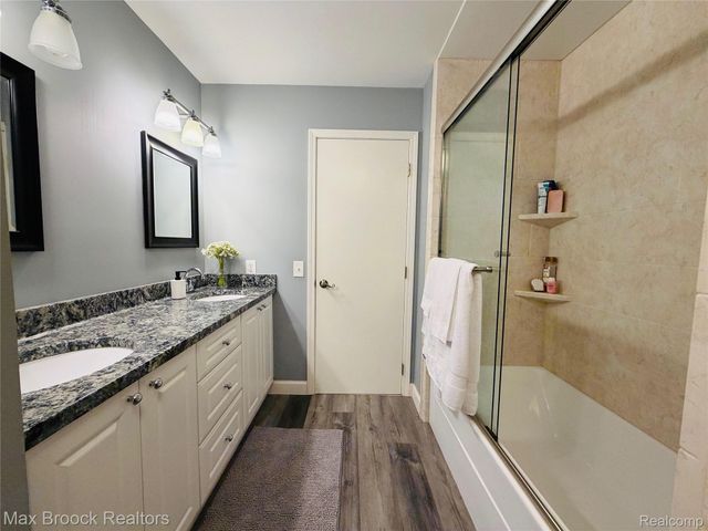 1840 Wexport Lane, Commerce Charter Township, MI 48382