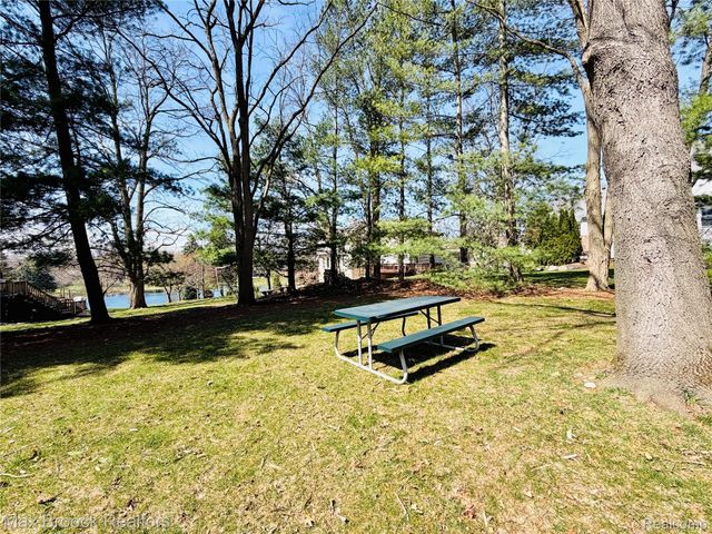 1840 Wexport Lane, Commerce Charter Township, MI 48382
