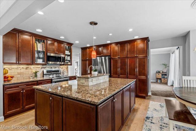 1840 Wexport Lane, Commerce Charter Township, MI 48382