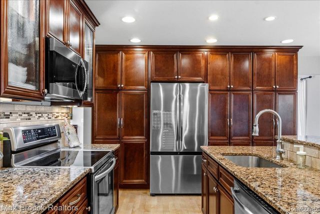 1840 Wexport Lane, Commerce Charter Township, MI 48382