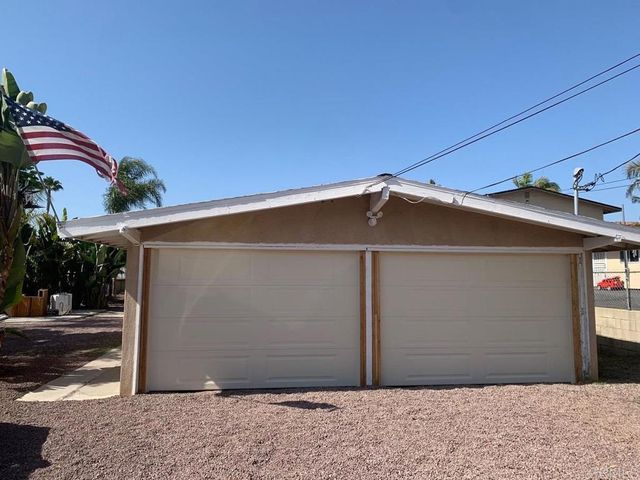 122 124 Eaton Way, Vista, CA 92084