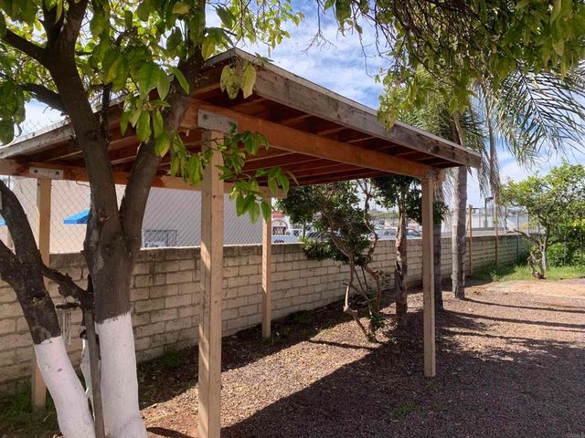 122 124 Eaton Way, Vista, CA 92084