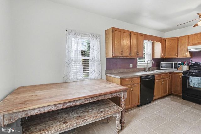 1330 CANTERBURY LN, York, PA 17406