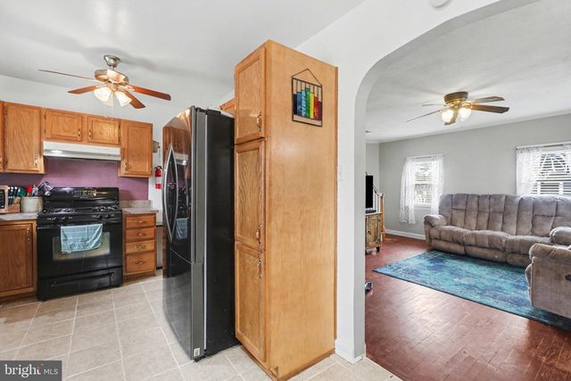 1330 CANTERBURY LN, York, PA 17406