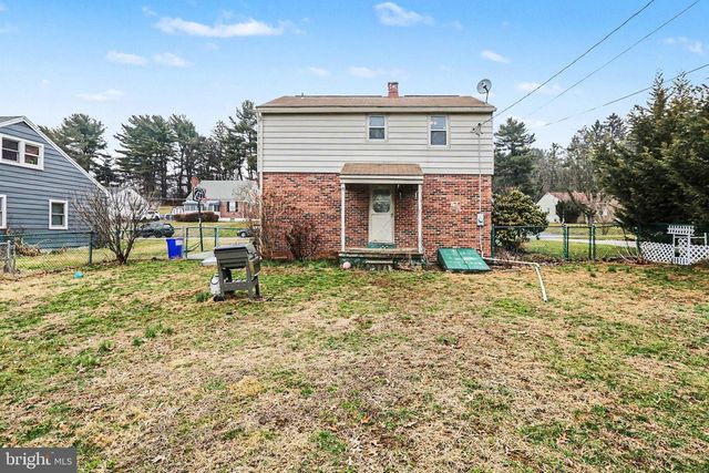 1330 CANTERBURY LN, York, PA 17406