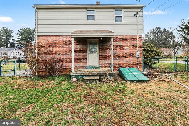 1330 CANTERBURY LN, York, PA 17406