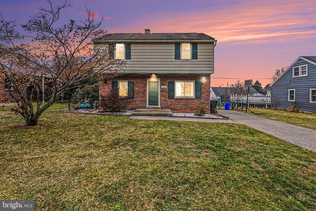 1330 CANTERBURY LN, York, PA 17406