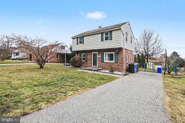 1330 CANTERBURY LN, York, PA 17406