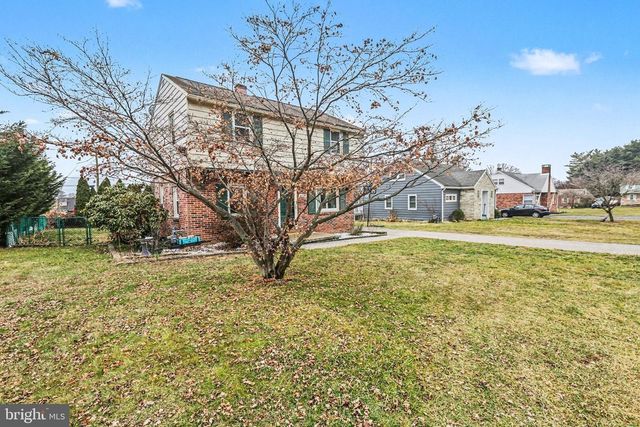 1330 CANTERBURY LN, York, PA 17406