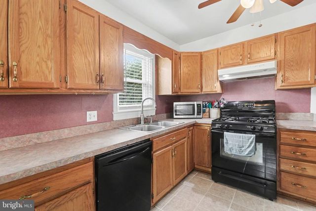 1330 CANTERBURY LN, York, PA 17406