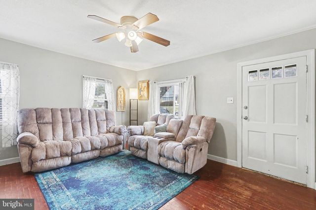 1330 CANTERBURY LN, York, PA 17406