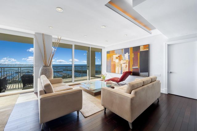 3400 SW 27th Ave 2102, Miami, FL 33133