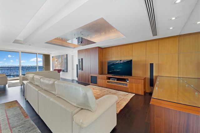 3400 SW 27th Ave 2102, Miami, FL 33133