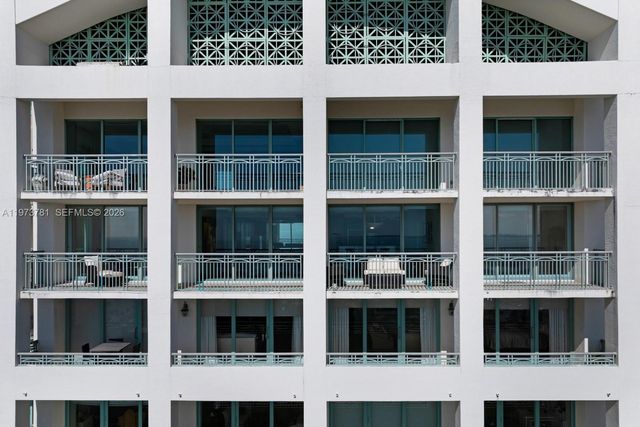 3400 SW 27th Ave 2102, Miami, FL 33133