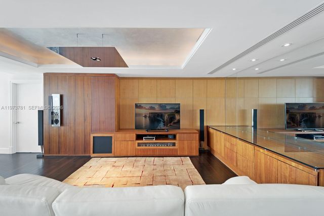 3400 SW 27th Ave 2102, Miami, FL 33133