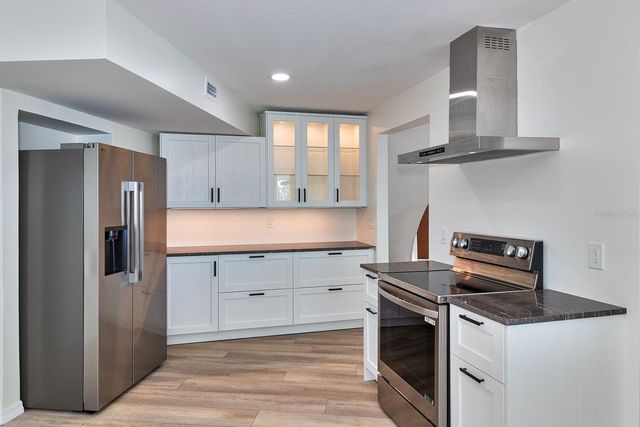 451 PALM ISLAND NE, Clearwater Beach, FL 33767