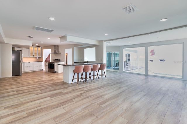 451 PALM ISLAND NE, Clearwater Beach, FL 33767