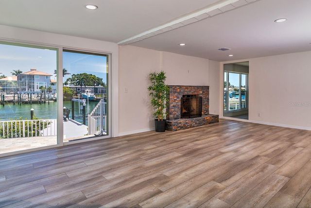 451 PALM ISLAND NE, Clearwater Beach, FL 33767