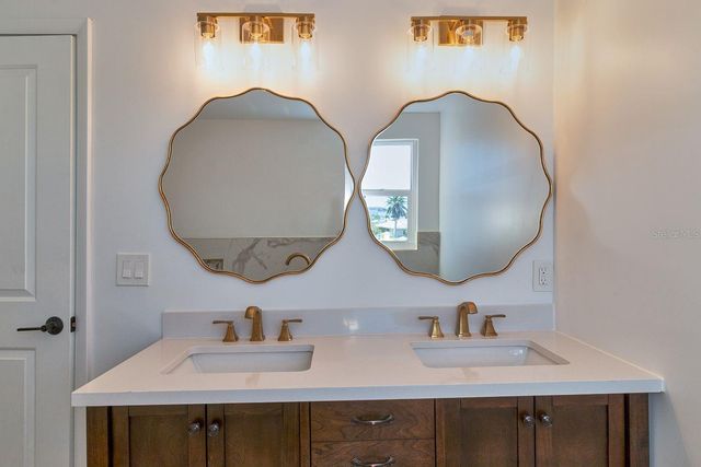 451 PALM ISLAND NE, Clearwater Beach, FL 33767