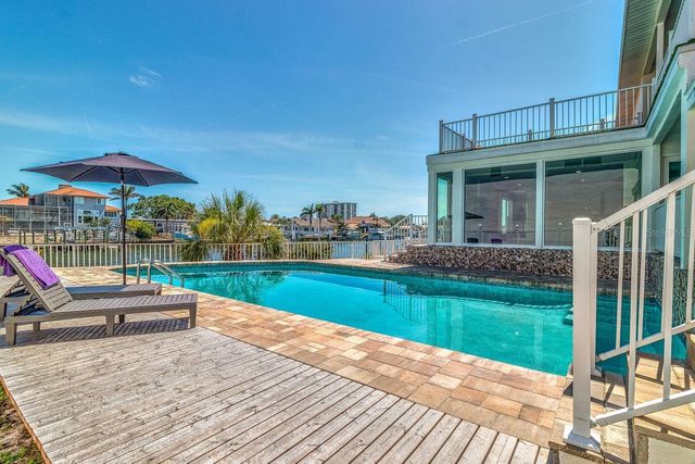 451 PALM ISLAND NE, Clearwater Beach, FL 33767