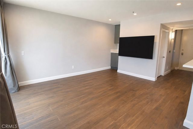 5350 White Oak Avenue 105, Encino, CA 91316