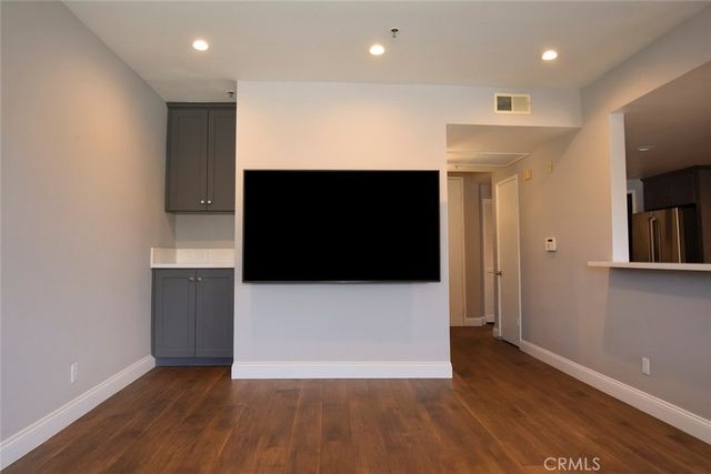 5350 White Oak Avenue 105, Encino, CA 91316