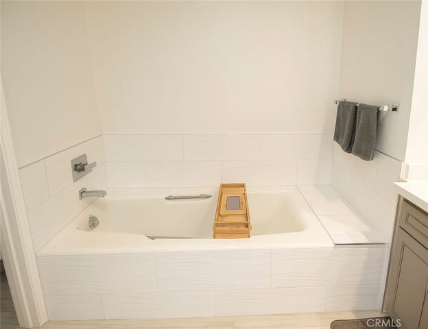 5350 White Oak Avenue 105, Encino, CA 91316