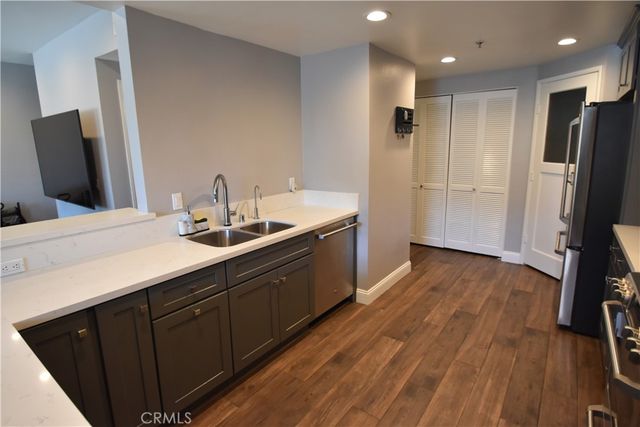 5350 White Oak Avenue 105, Encino, CA 91316