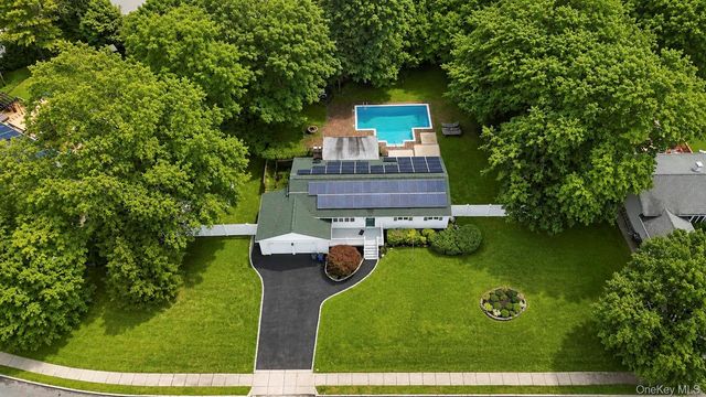 10 Aron Drive, Bohemia, NY 11716