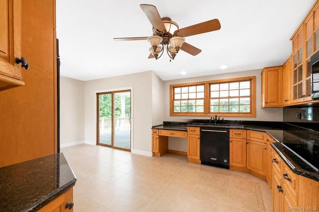 10 Aron Drive, Bohemia, NY 11716