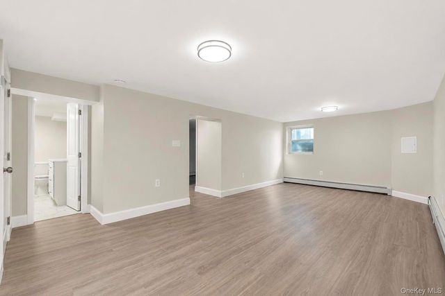 10 Aron Drive, Bohemia, NY 11716
