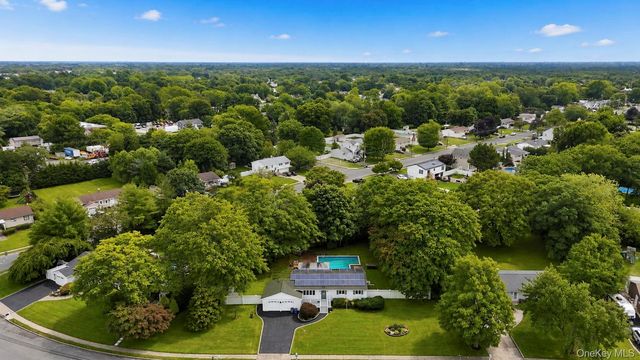 10 Aron Drive, Bohemia, NY 11716