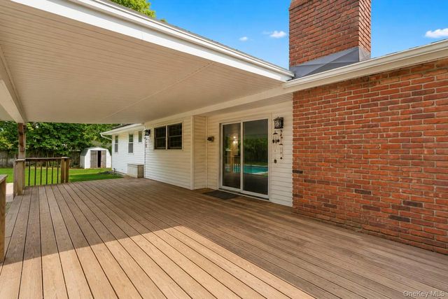 10 Aron Drive, Bohemia, NY 11716