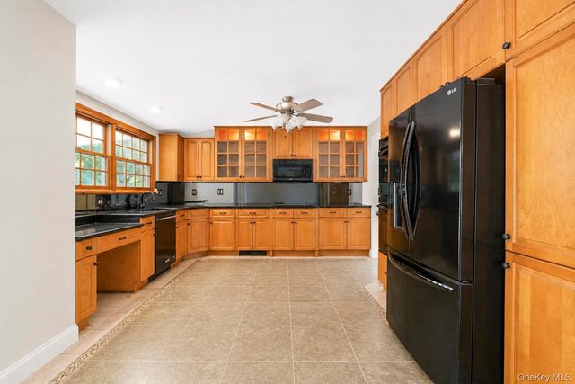 10 Aron Drive, Bohemia, NY 11716