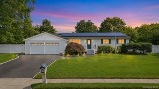 10 Aron Drive, Bohemia, NY 11716