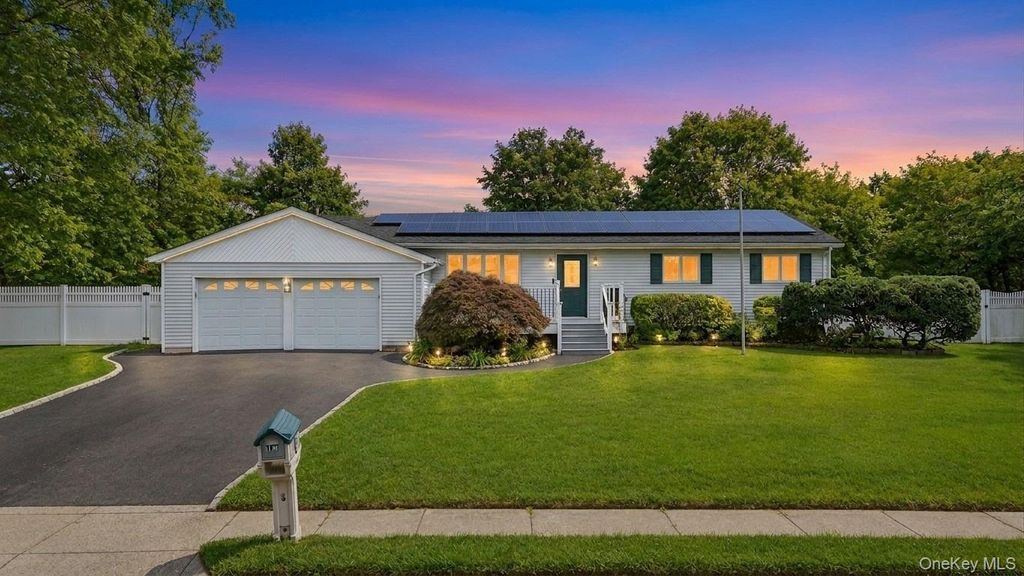 10 Aron Drive, Bohemia, NY 11716