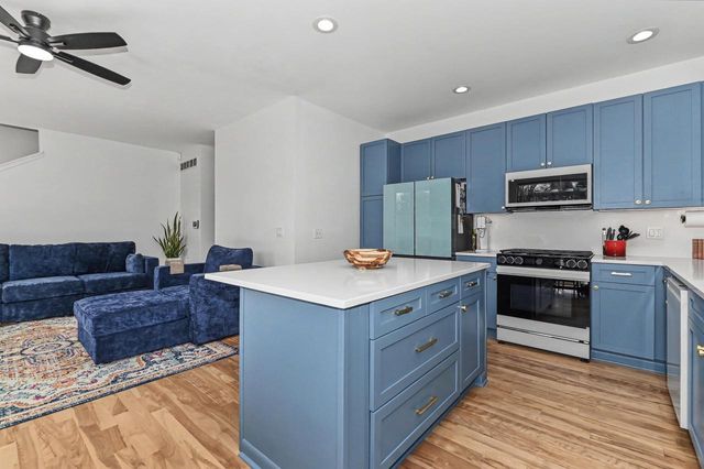 2175 N Riverboat ROAD, Milwaukee, WI 53212