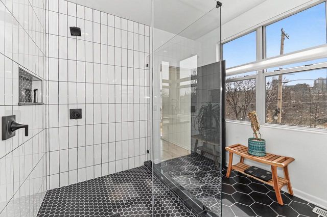 2175 N Riverboat ROAD, Milwaukee, WI 53212