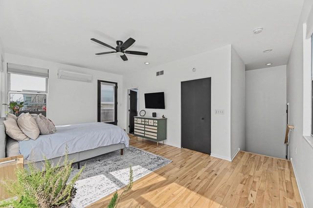 2175 N Riverboat ROAD, Milwaukee, WI 53212