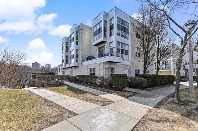 2175 N Riverboat ROAD, Milwaukee, WI 53212