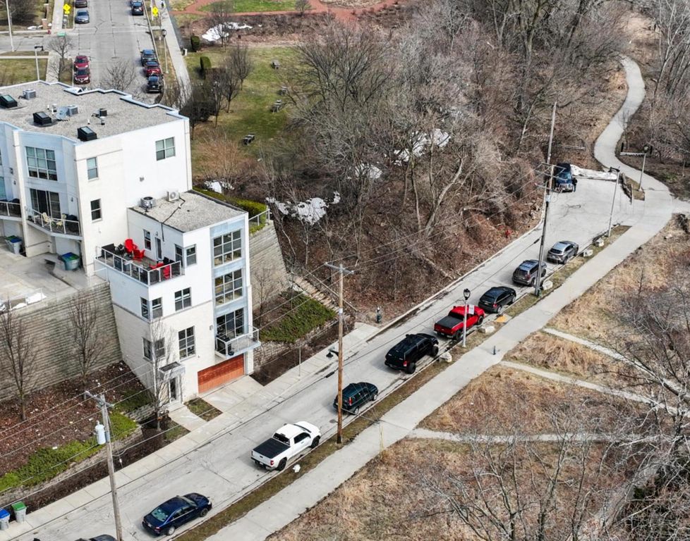 2175 N Riverboat ROAD, Milwaukee, WI 53212