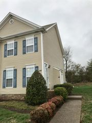 1041 McKenna Dr, Thompsons Station, TN 37179