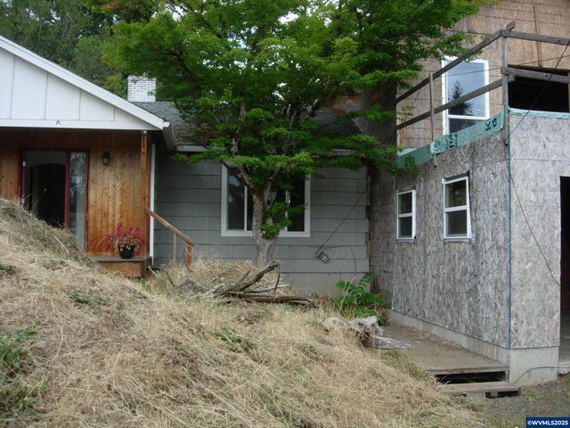 3393 Pioneer Dr SE, Salem, OR 97302
