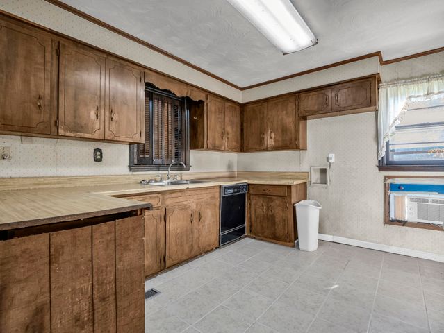 127 Crystal Dr, Cowpens, SC 29330