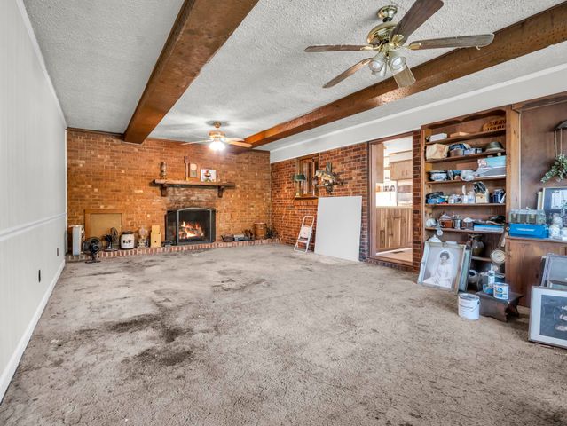 127 Crystal Dr, Cowpens, SC 29330