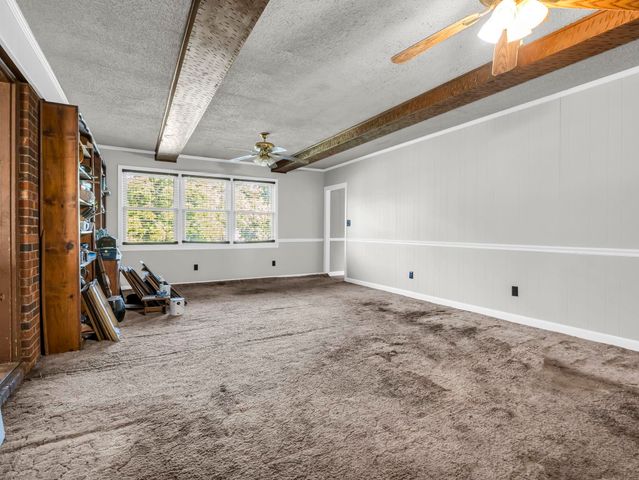 127 Crystal Dr, Cowpens, SC 29330