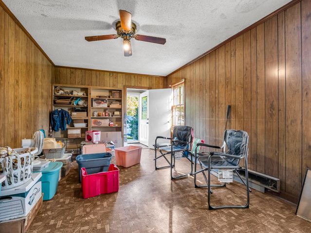 127 Crystal Dr, Cowpens, SC 29330