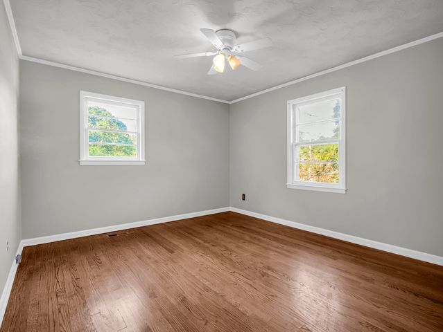 127 Crystal Dr, Cowpens, SC 29330