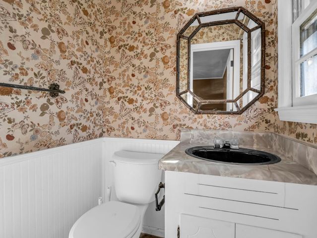 127 Crystal Dr, Cowpens, SC 29330