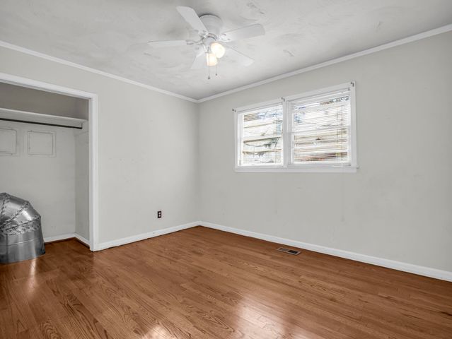 127 Crystal Dr, Cowpens, SC 29330